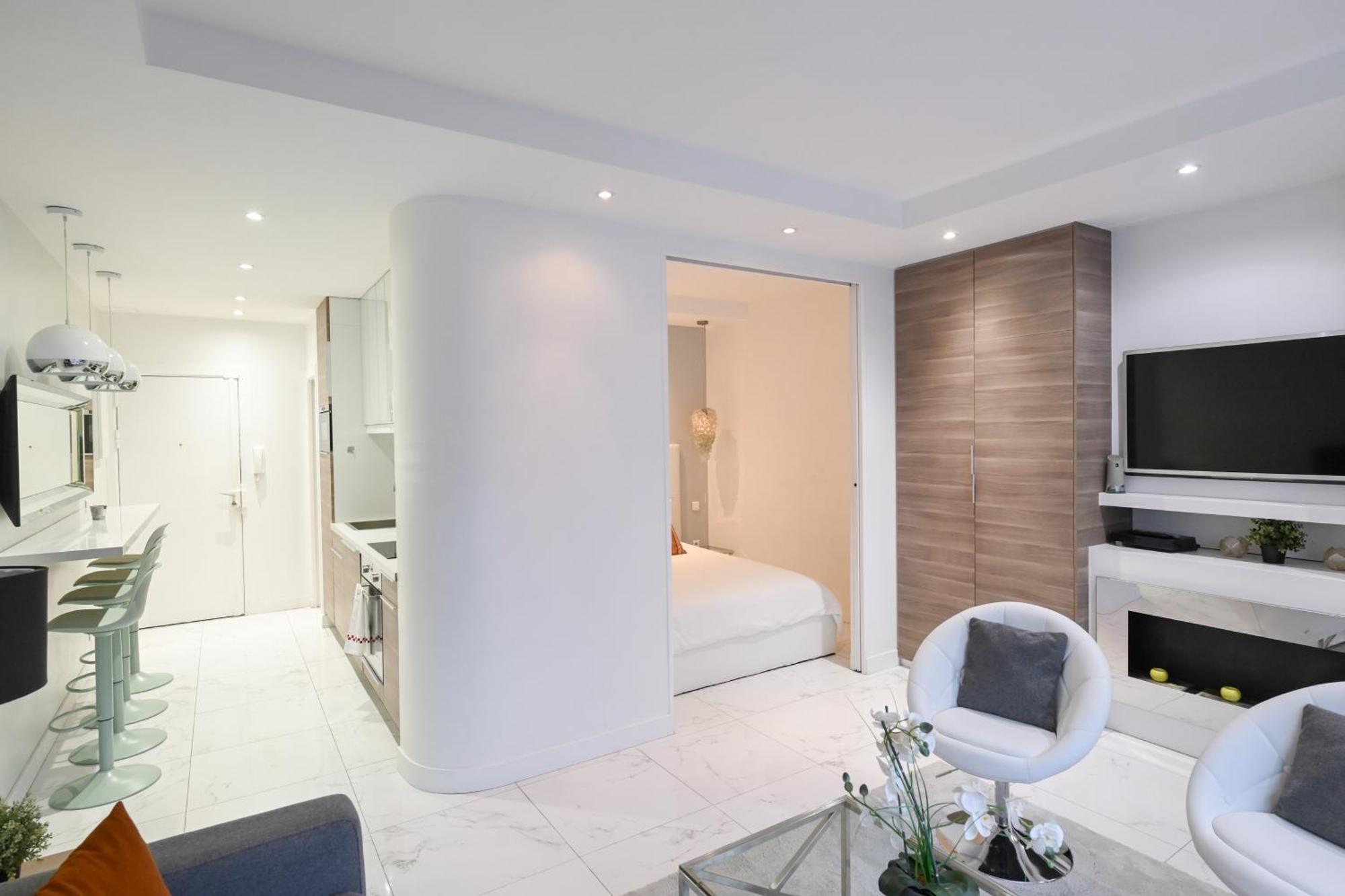 Modern & Peaceful 1bd By Champs-elysees With Ac